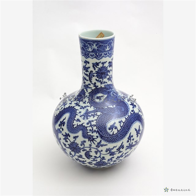 仿清青花雙龍花卉天球瓶藏品圖，第3張