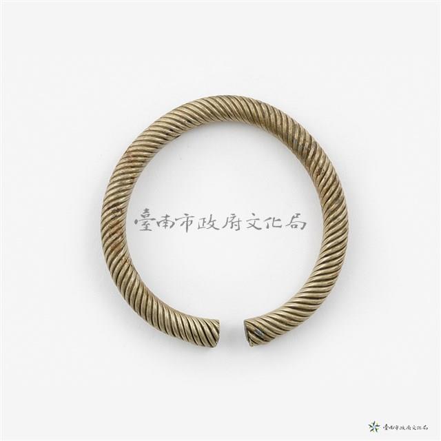 絞繩紋銀環一對藏品圖，第3張