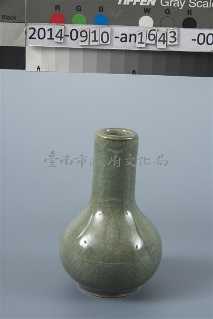 墨綠瓷小花瓶	 	藏品圖，第1張