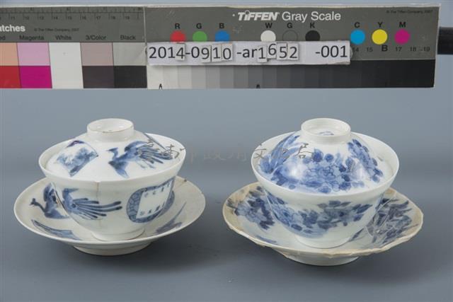 白底青花茶碗一對	 	藏品圖，第1張