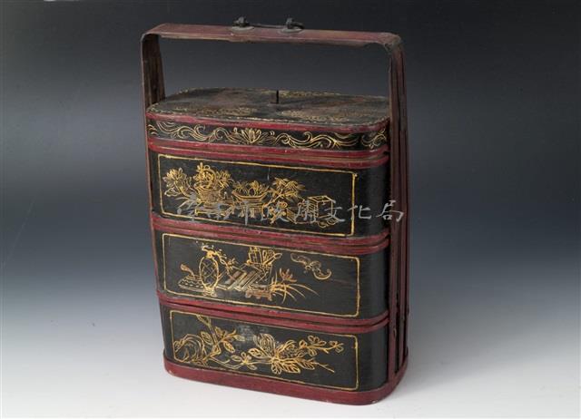 黑朱漆描金三層提盒藏品圖，第1張