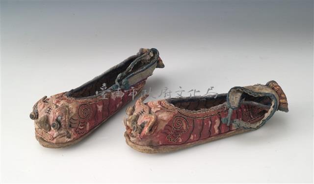 桃紅緞地彩繡虎頭鞋藏品圖，第2張