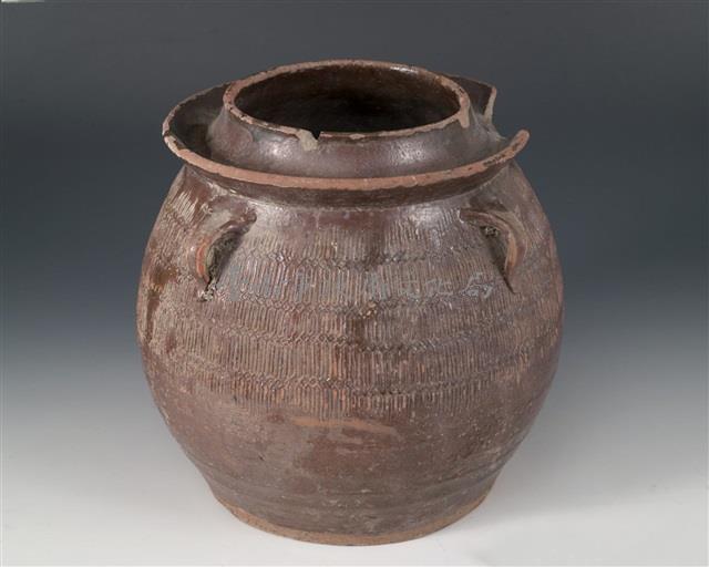 雙唇四繫褐釉罐藏品圖，第1張