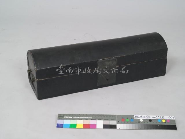 紅漆貼花皮箱	 	藏品圖，第1張