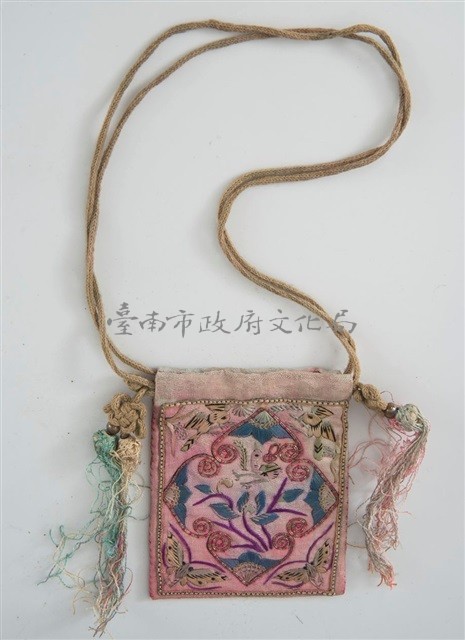 方形花鳥紋荷包藏品圖，第2張