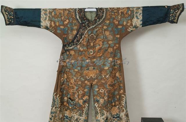 清秋香綠刺繡蟒袍朝服藏品圖，第2張