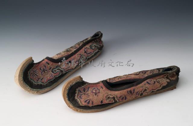 女用尖頭單梁繡鞋	 	藏品圖，第1張