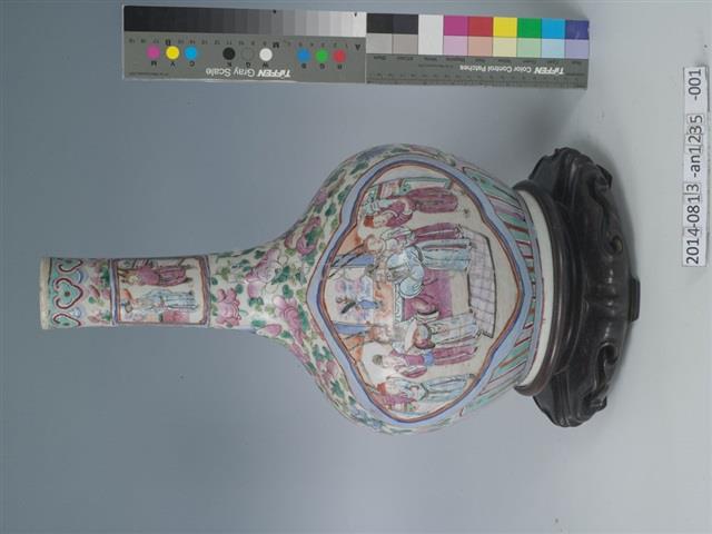 天球粉彩人物花瓶	 	藏品圖，第1張