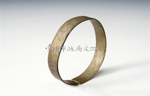 銀手環藏品圖，第1張