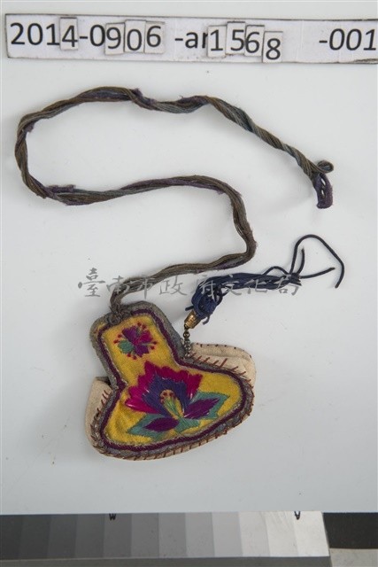 黃底葫蘆形雞冠花紋煙絲袋藏品圖，第1張