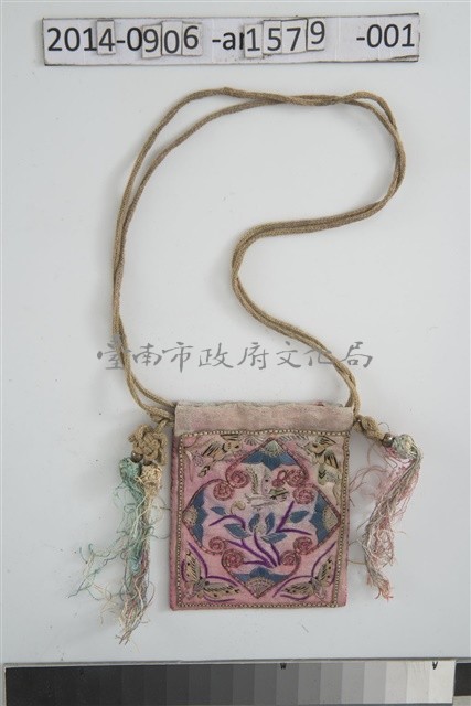 方形花鳥紋荷包藏品圖，第1張