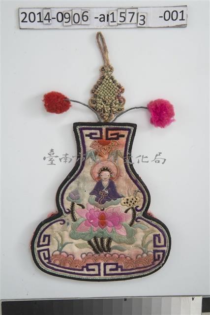 白底葫蘆形佛坐蓮花紋煙絲袋藏品圖，第1張