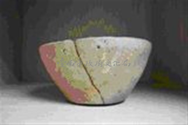 紅褐色夾砂直口帶穿平底缽藏品圖，第1張