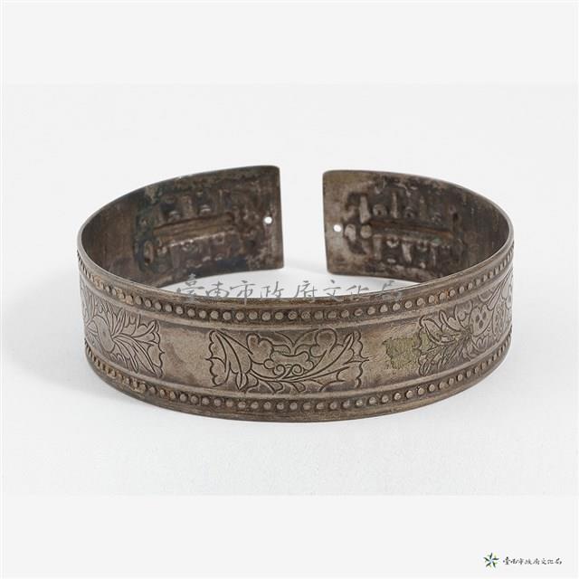 銀捲草紋手鐲藏品圖，第1張