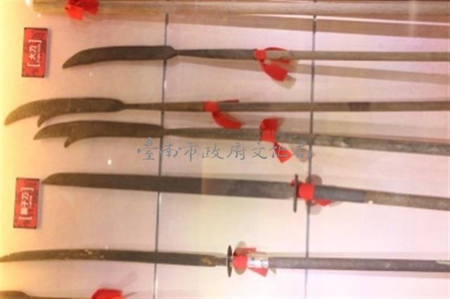 韃子刀(左一)藏品圖，第1張