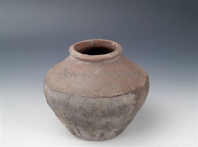 束頸褐釉罐藏品圖，第1張