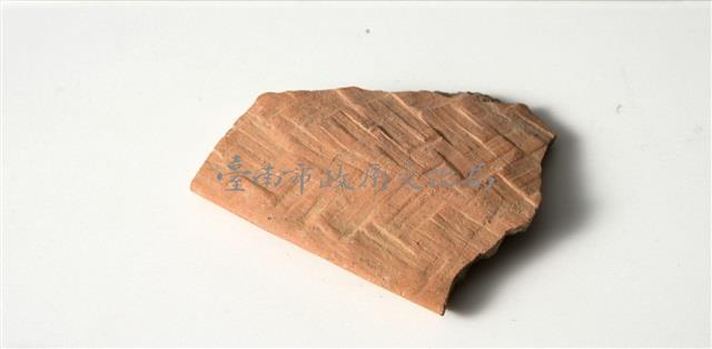 鳳鼻頭文化幾何印紋陶盆殘片	 	藏品圖，第1張