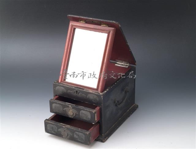 黑漆鏡箱藏品圖，第1張