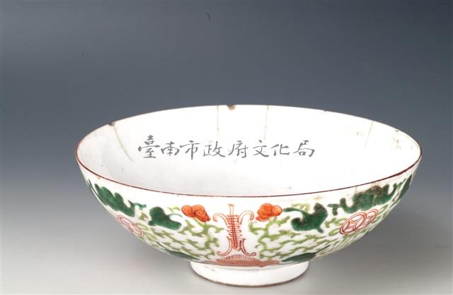 花草紋加彩白瓷碗藏品圖，第1張