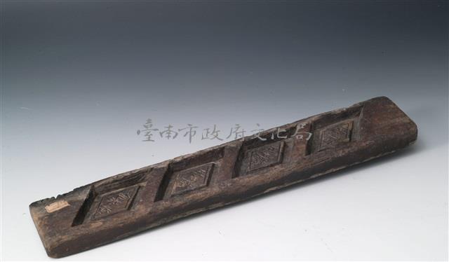 長條板單面陰刻方勝紋餅印藏品圖，第1張
