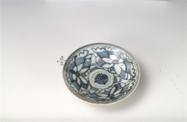 青花纏枝花草碟藏品圖，第1張