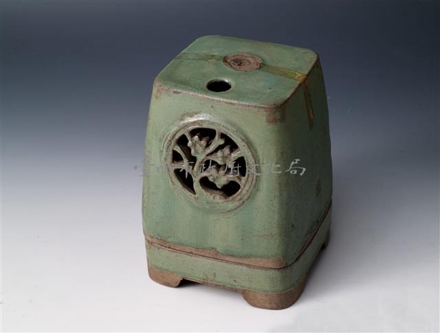 綠釉帶蓋方形油燈座藏品圖，第1張