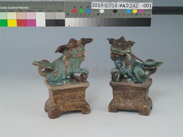 彩釉幼獅燭台一對	 	藏品圖，第1張