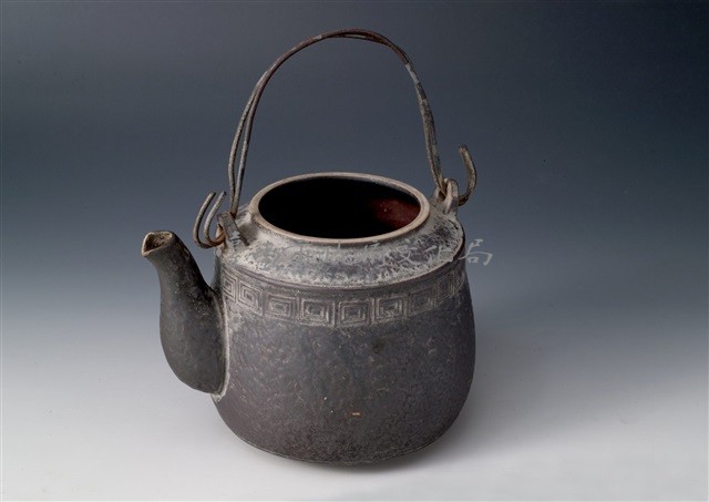 鐵灰釉提樑注壺藏品圖，第1張
