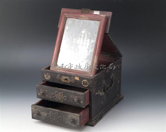 黑漆鏡箱藏品圖，第1張