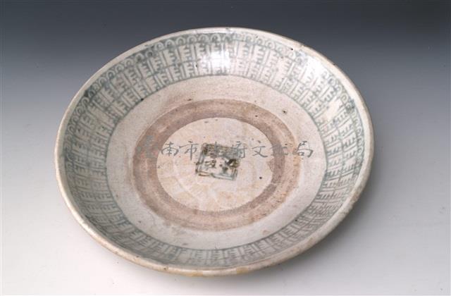 青花印花梵文盤	 	藏品圖，第1張