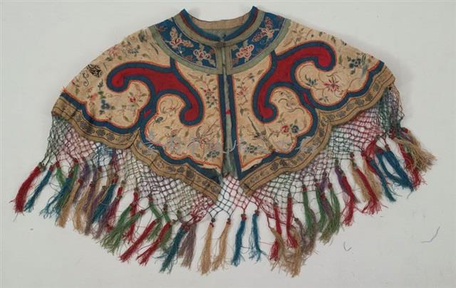 橙黃地如意繡花雲肩藏品圖，第2張