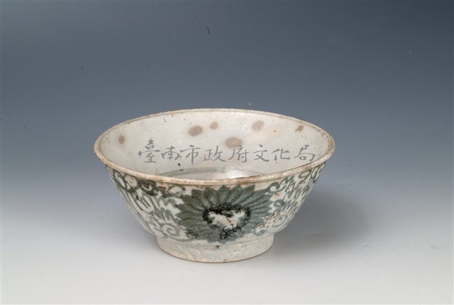 青花纏枝菊團紋碗藏品圖，第1張