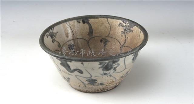 青花纏枝靈芝紋碗	 	藏品圖，第1張