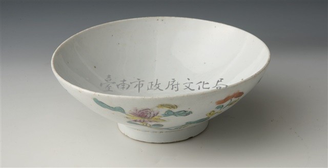 白瓷加彩花草紋碗	 	藏品圖，第1張