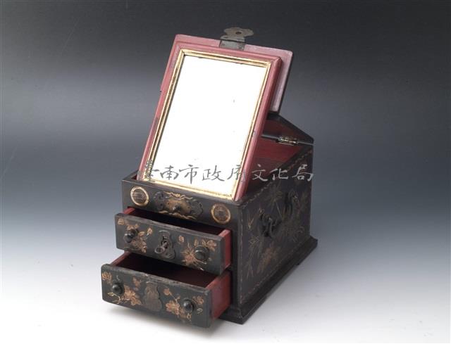 黑漆鏡箱藏品圖，第1張