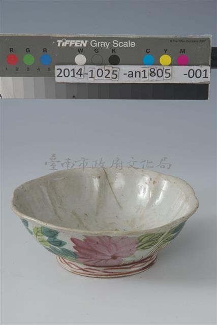花口牡丹彩瓷碗藏品圖，第1張