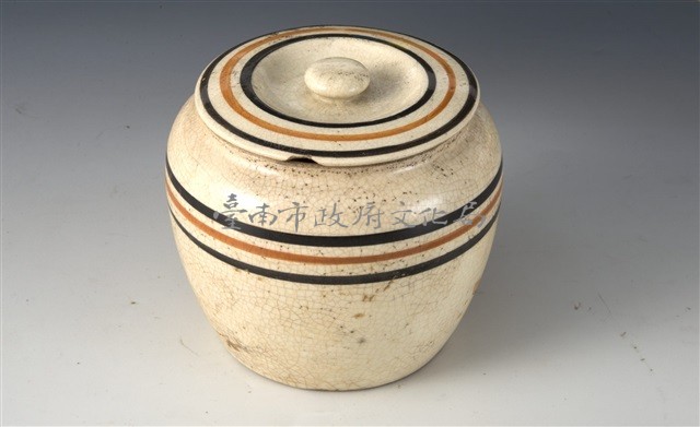 白釉線紋罐藏品圖，第1張
