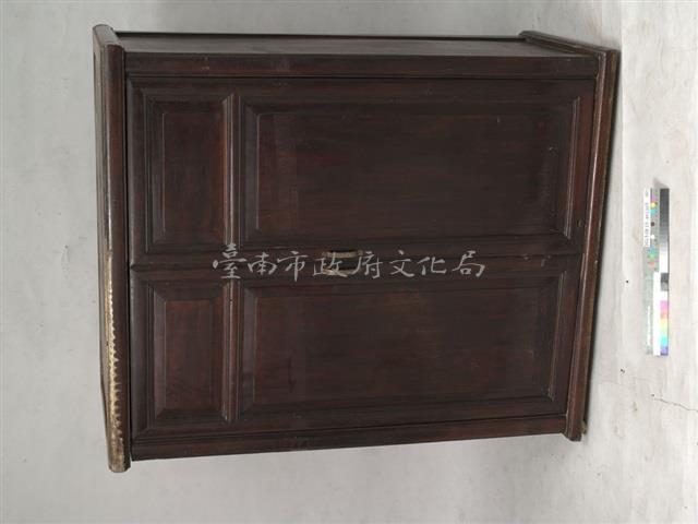 木製衣櫥藏品圖，第1張