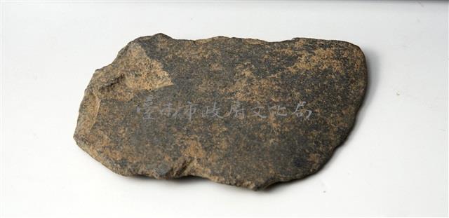 鳳鼻頭文化有刃石器殘件藏品圖，第1張