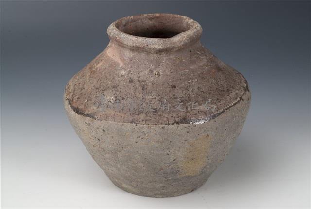 束頸褐釉罐藏品圖，第1張