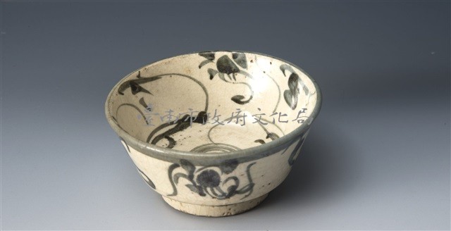 青花纏枝靈芝紋碗	 	藏品圖，第1張