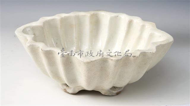 白釉花式水仙盆藏品圖，第1張