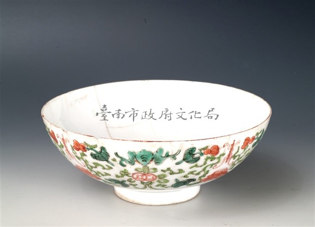花草紋加彩白瓷碗藏品圖，第1張