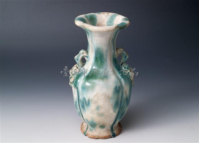 白釉綠彩花式瓶藏品圖，第1張