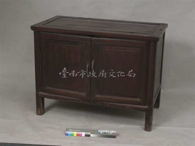 木製衣櫥藏品圖，第1張