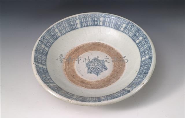 青花印花梵文盤	 	藏品圖，第1張