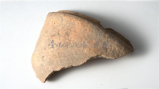 鳳鼻頭文化折肩陶罐殘片	 	藏品圖，第1張