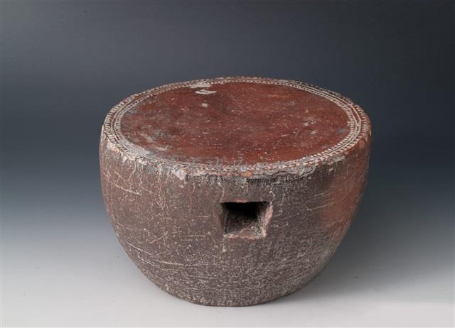 鼓式陶凳藏品圖，第1張