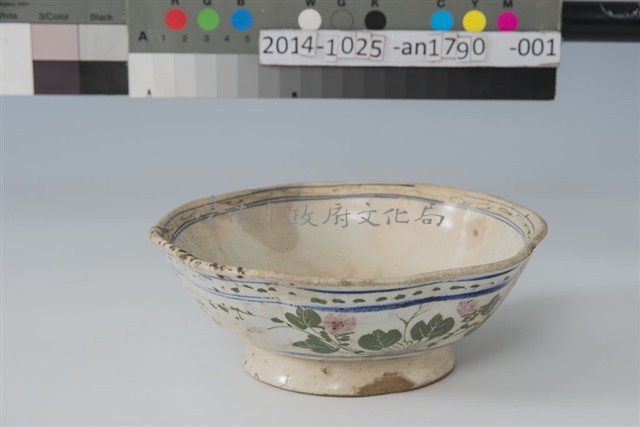 青色纏枝瓷碗	 	藏品圖，第1張