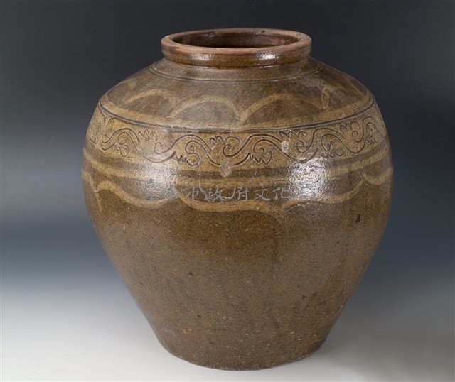 褐釉刻花大甕藏品圖，第1張